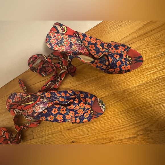 Jessica Simpson Satin Ankle Wrap Heels Size 8, 4" Heel - Picture 3 of 9